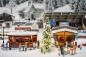 Preview: FALLER 134006 H0 2 Weihnachtsmarktbuden mit beleuchtetem Weihnachtsbaum