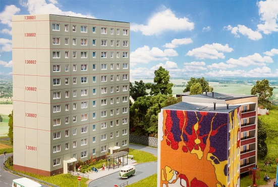 FALLER 130801 H0 Plattenbau P2 Basispackung