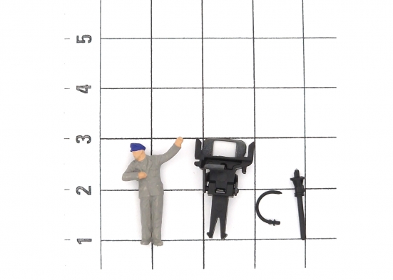 Preview: Märklin E330932 Bremsleitung, Schraubenkupplung, Schutzrohr, Lokführer und Heizer (Set) Modelleisenbahn