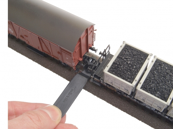 Preview: Märklin E291610 Entkuppler schwarz (1 Stück) Modelleisenbahn