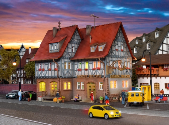 Preview: Vollmer 43637 H0 Gasthof zur Post mit LED-Beleuchtung