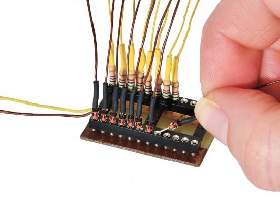 Preview: Viessmann 6049 Steck-Verteilerleiste für Beleuchtung, 12-polig