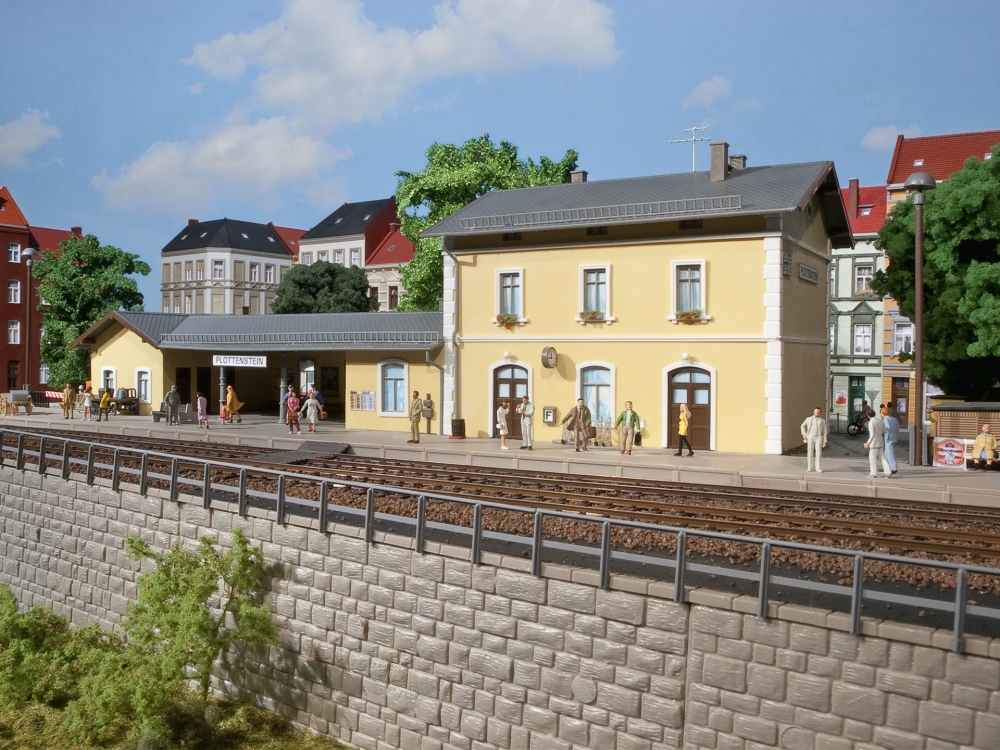 Auhagen 11369 H0 Bahnhof Plottenstein