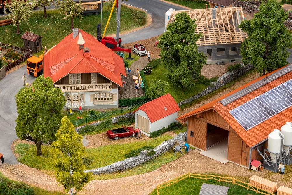 FALLER 130583 H0 Bauernhaus mit Stallung und Garage