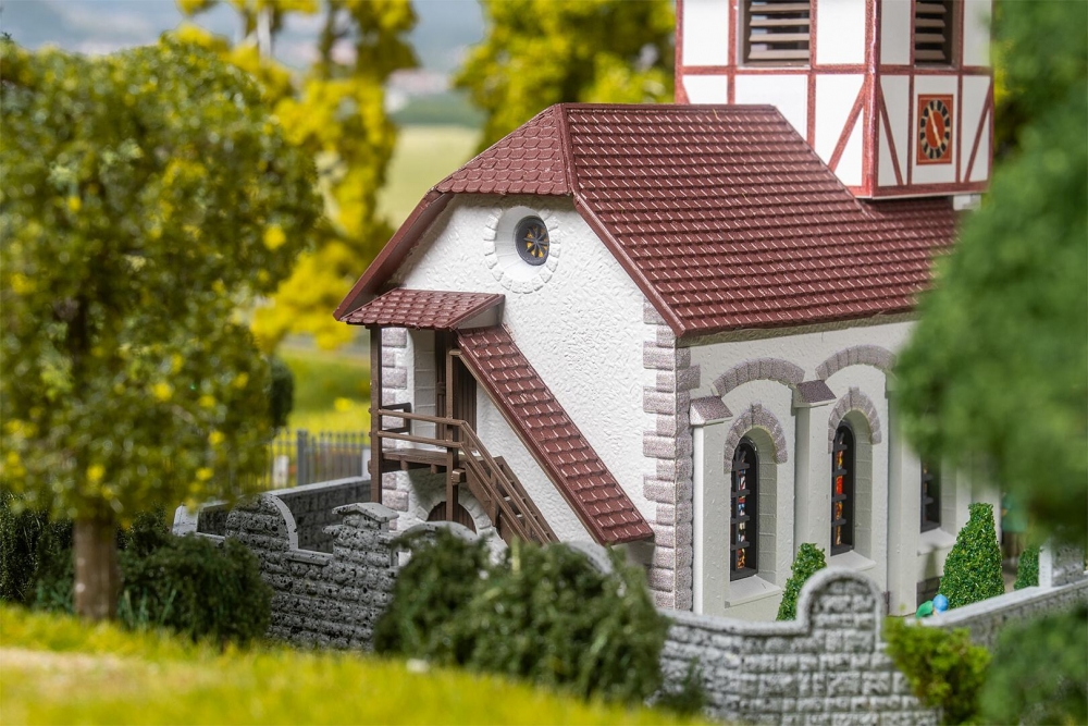 FALLER 130679 H0 Dorfkirche mit Kirchhof