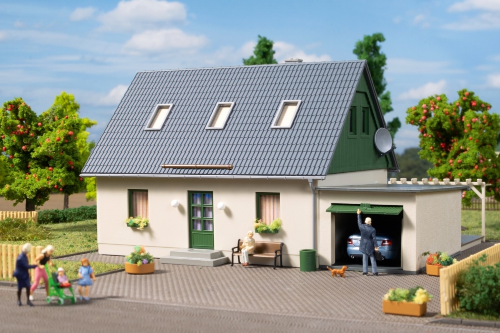 Auhagen 11454 H0 Einfamilienhaus mit Garage