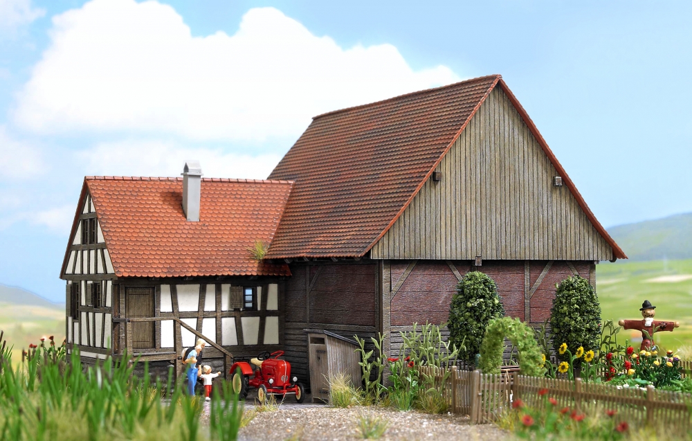 BUSCH 1503 H0 Kleinbauernhaus aus Mennwangen