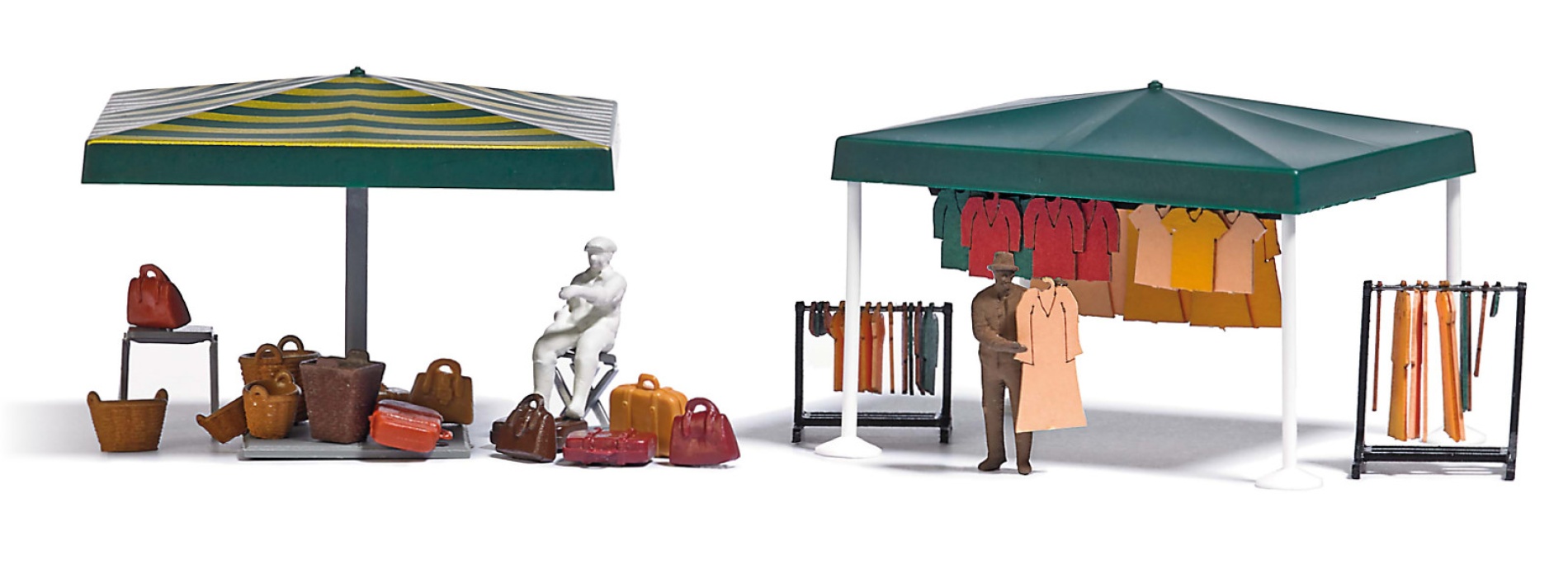 BUSCH 1825 H0 Marktstände Kleidung, Koffer, Körbe 