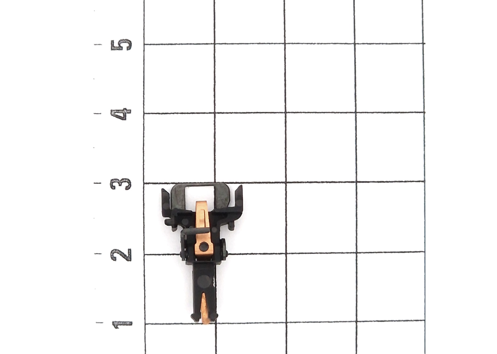 Märklin E365409 Kurzkupplung Stromführend (2 Stück) Modelleisenbahn